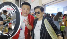 91岁网红奶奶带货直播,跨越年龄的电商传奇
