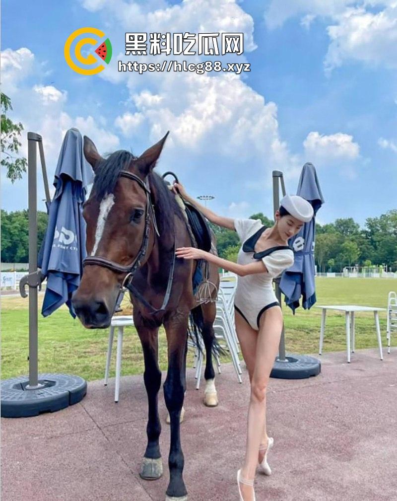 华南师范大学反差舞蹈老师【李欣】超高颜值一字马 骚穴被不同男人无套爆操 性爱视频曝光流出！-1