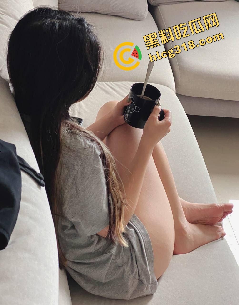 台妹无套内射口爆肛塞都会，牛奶袜一穿逼都骚出奶味，角色扮演玩到连自己是谁都忘了，天生就是被操的料！-3