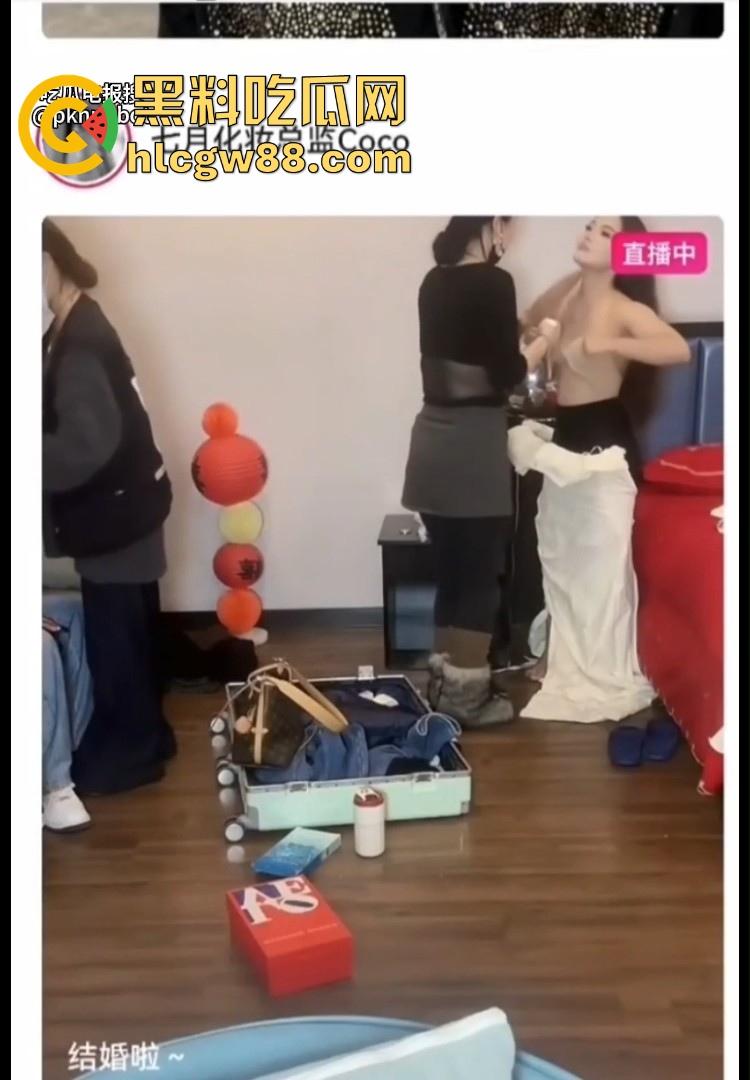 抖音七月化妆师Coco 给高颜值美女新娘化妆直播 展示精美妆容和婚纱 结果竟直播露点走光！-3