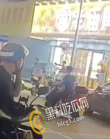 浙江慈溪市逍林镇 一男子持仿真玩具抢劫金店 得手后逃离 没过几个小时就被逮到了-4