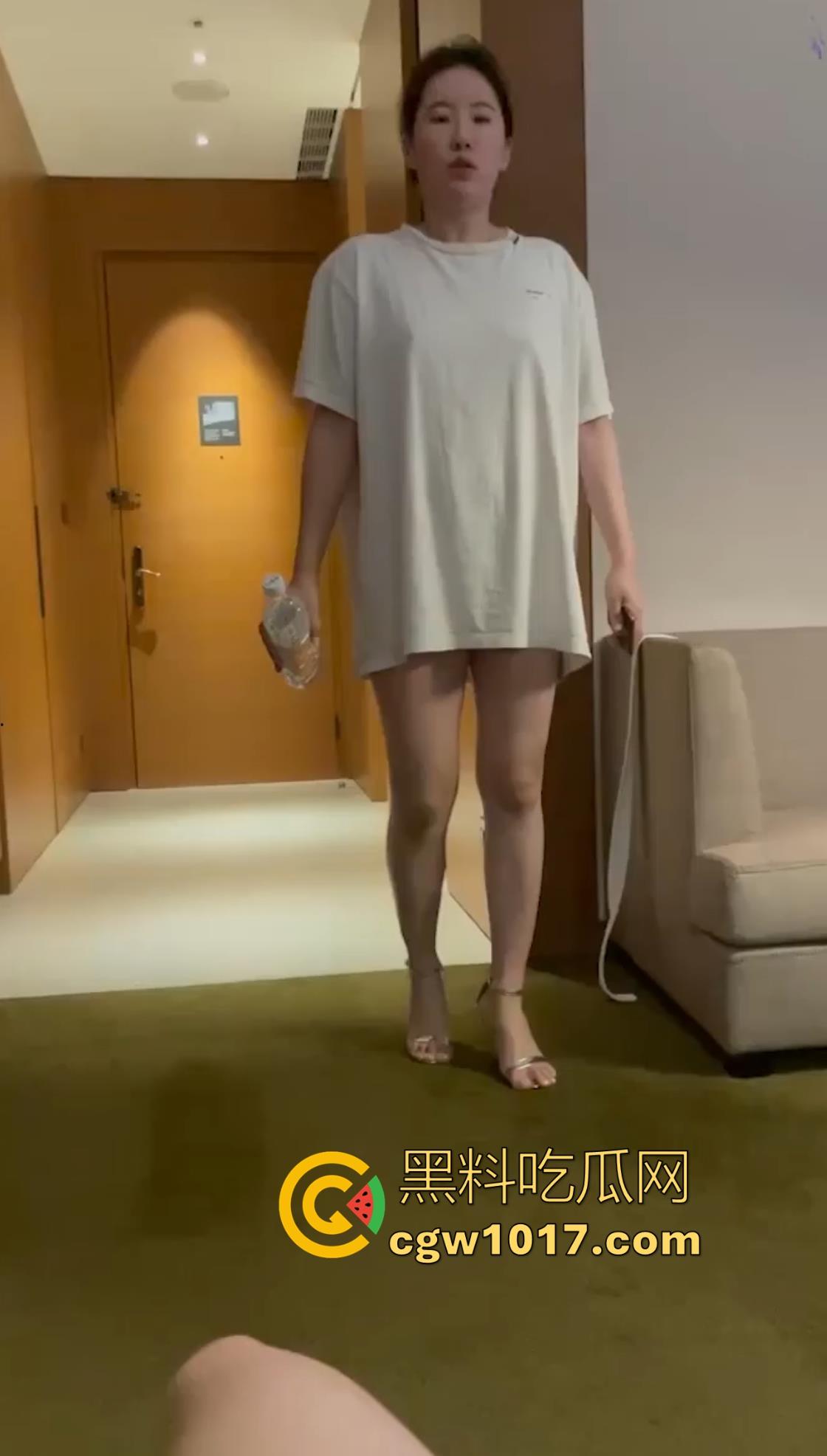 江苏东台名爵台球厅神级活动!与一杆清台送巨乳母狗陪睡,台球宝贝口交爆操,表面是正规台球厅实际就是大型卖淫场所!-8